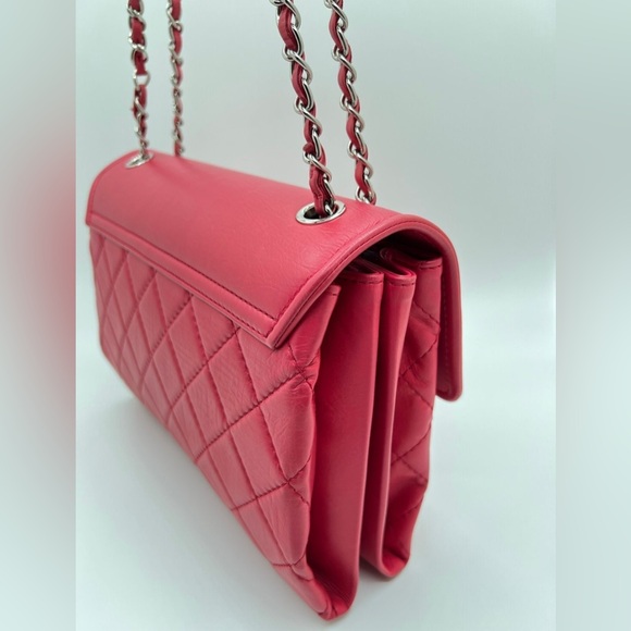 Chanel Series 19 Flap Quilted Leather
Medium Bag - Picture 8 of 13